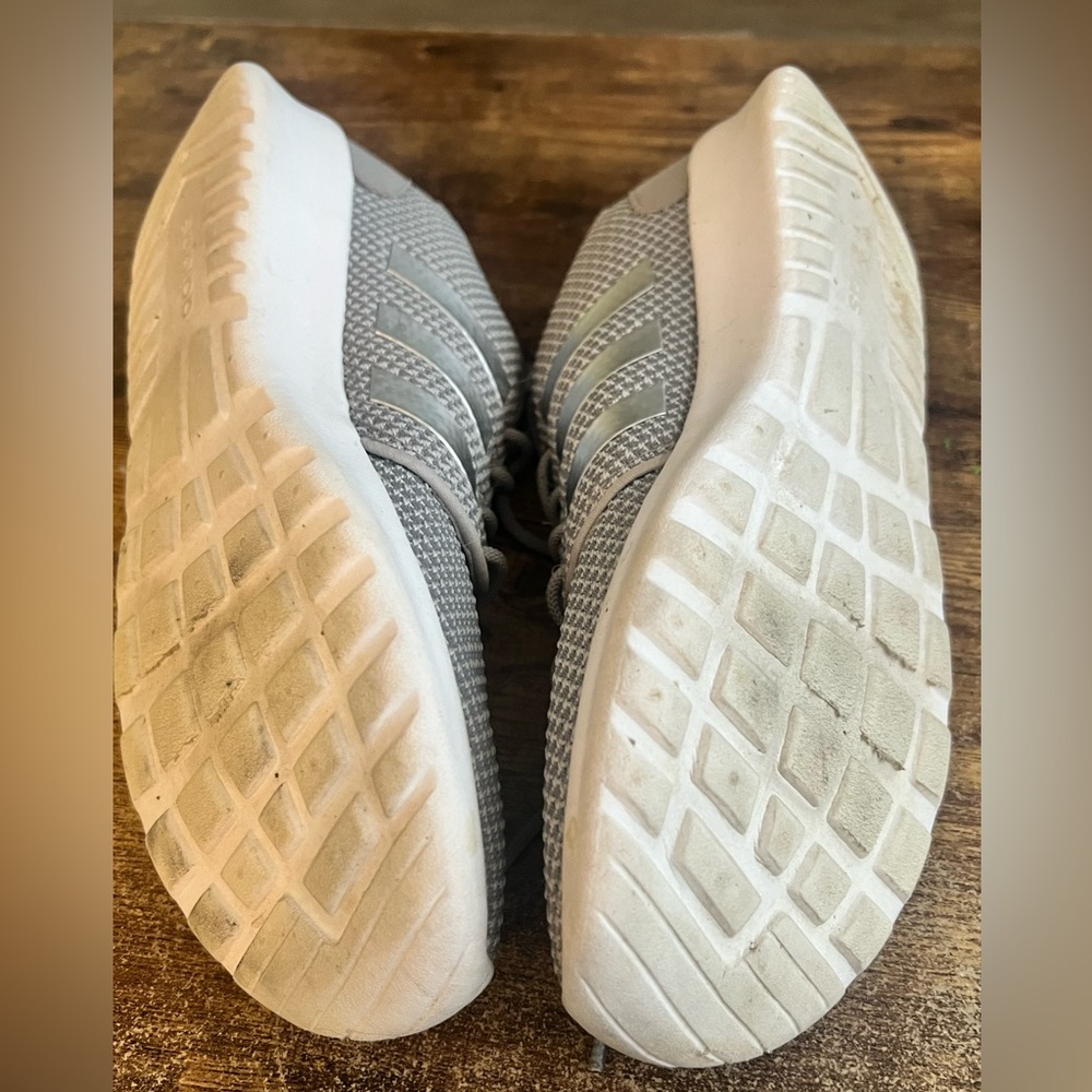 Adidas Women’s Gray and Silver Running Shoes with Cloud Foam, size 9 - Picture 6 of 7